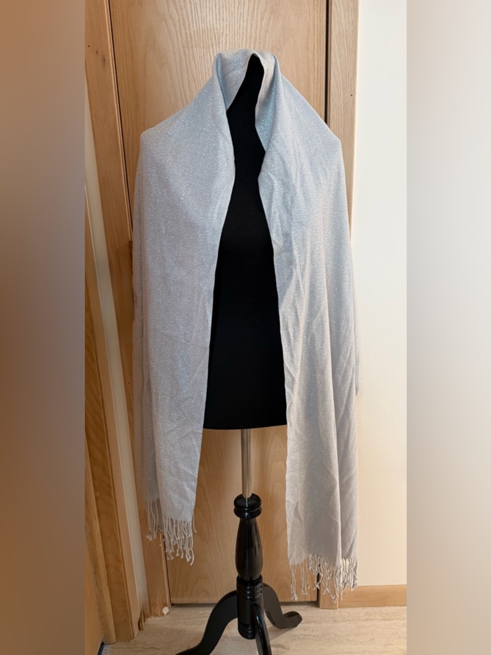 Dove gray/silver metallic thread Lightweight Wrap